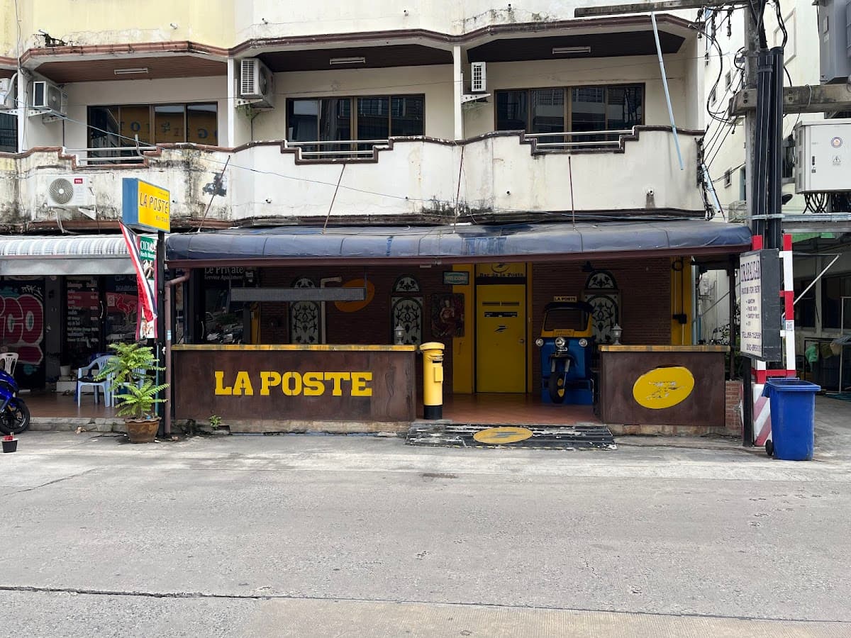 La Poste Bar