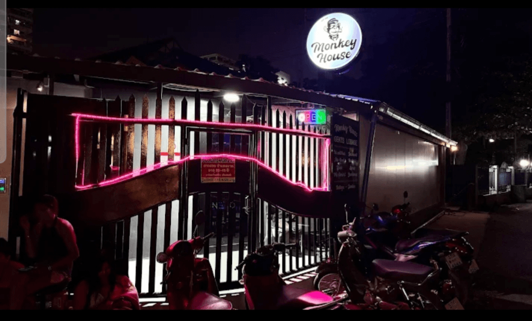 Monkey House Gentlemen's Lounge Bar Restaurant PattayaJomtien