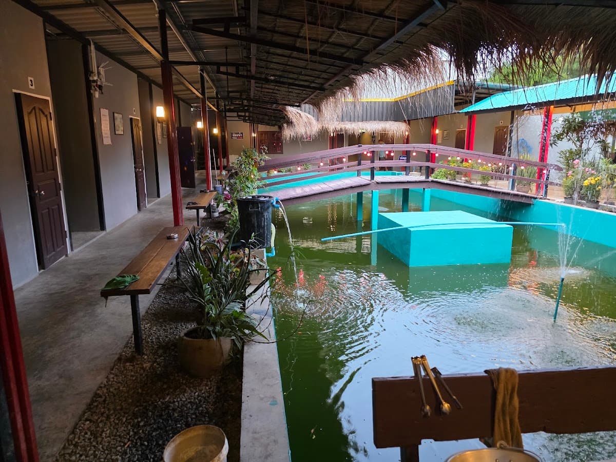 Suan Nam Karaoke Bar