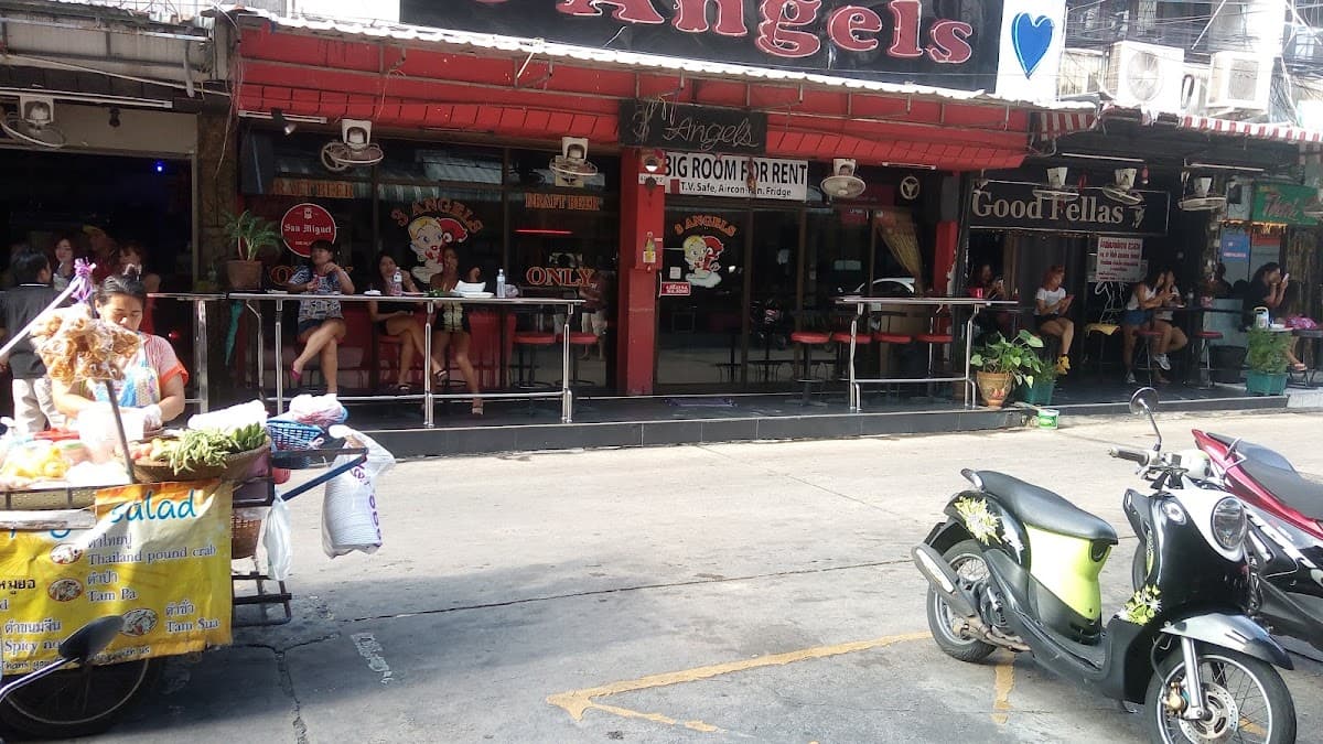 3 Angels Bar & Guesthouse