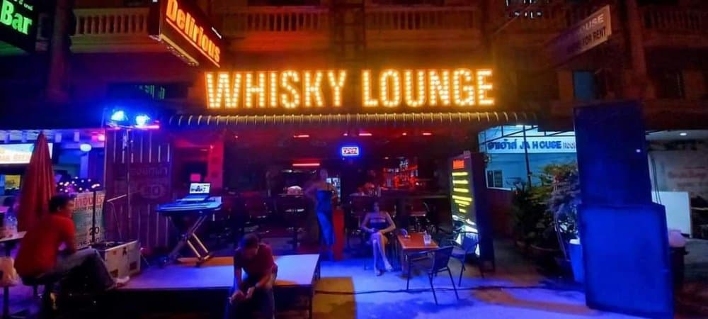 Delirious Bar & Whisky Lounge