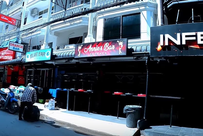 Annie's Bar