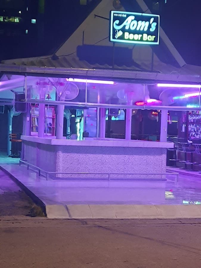 Pattaya beer bar with cheap drinks
