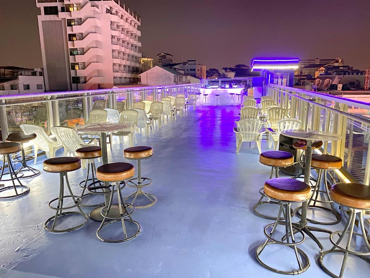 The Roof - Bar & Diner