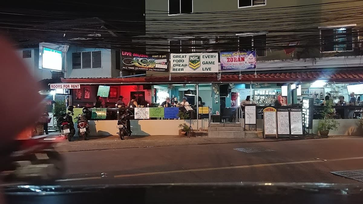 Easy Corner Bar & Guesthouse